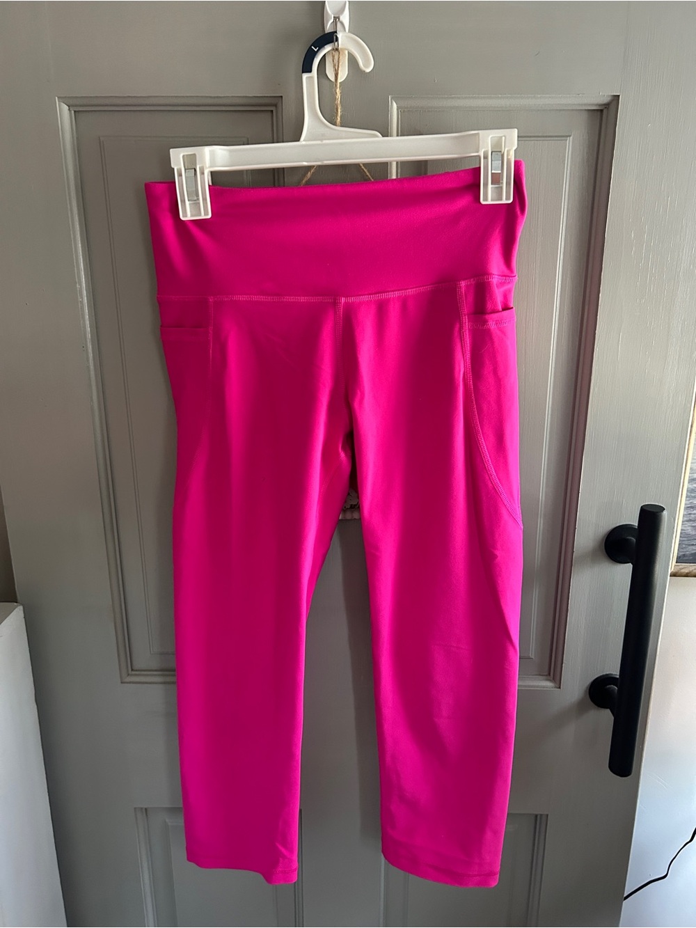 Old Navy Active Bright Fuchsia Crop Leggings